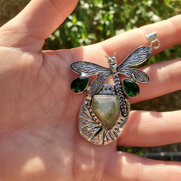 New Labradorite and Diopside Silver Dragonfly Pendant. - Picture 4 of 16